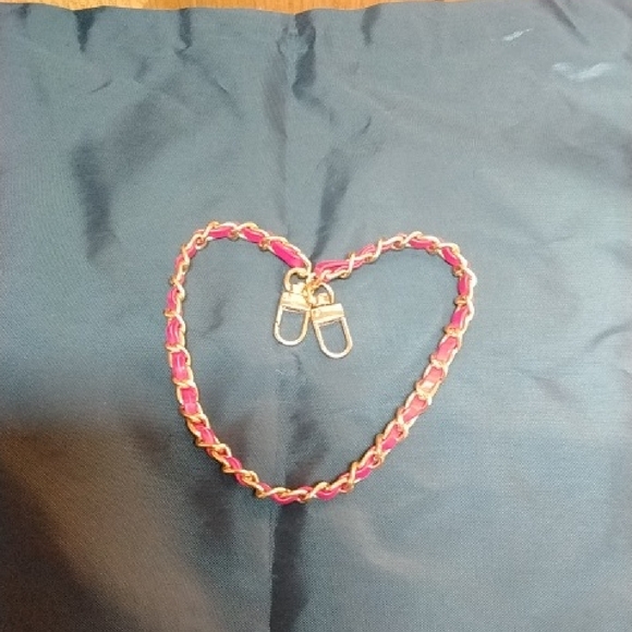 Gold Bag Chain/wristlet Strap With Red Leather Woven Through - Picture 1 of 1